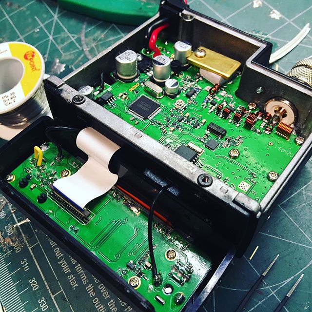 Modding Qyt9800 to have recieve audio on the mic connector. #aprs #qyt9800 #microsat #vhf #sa6bwx #hamradio #amateuradio #hamradiouk #electronics